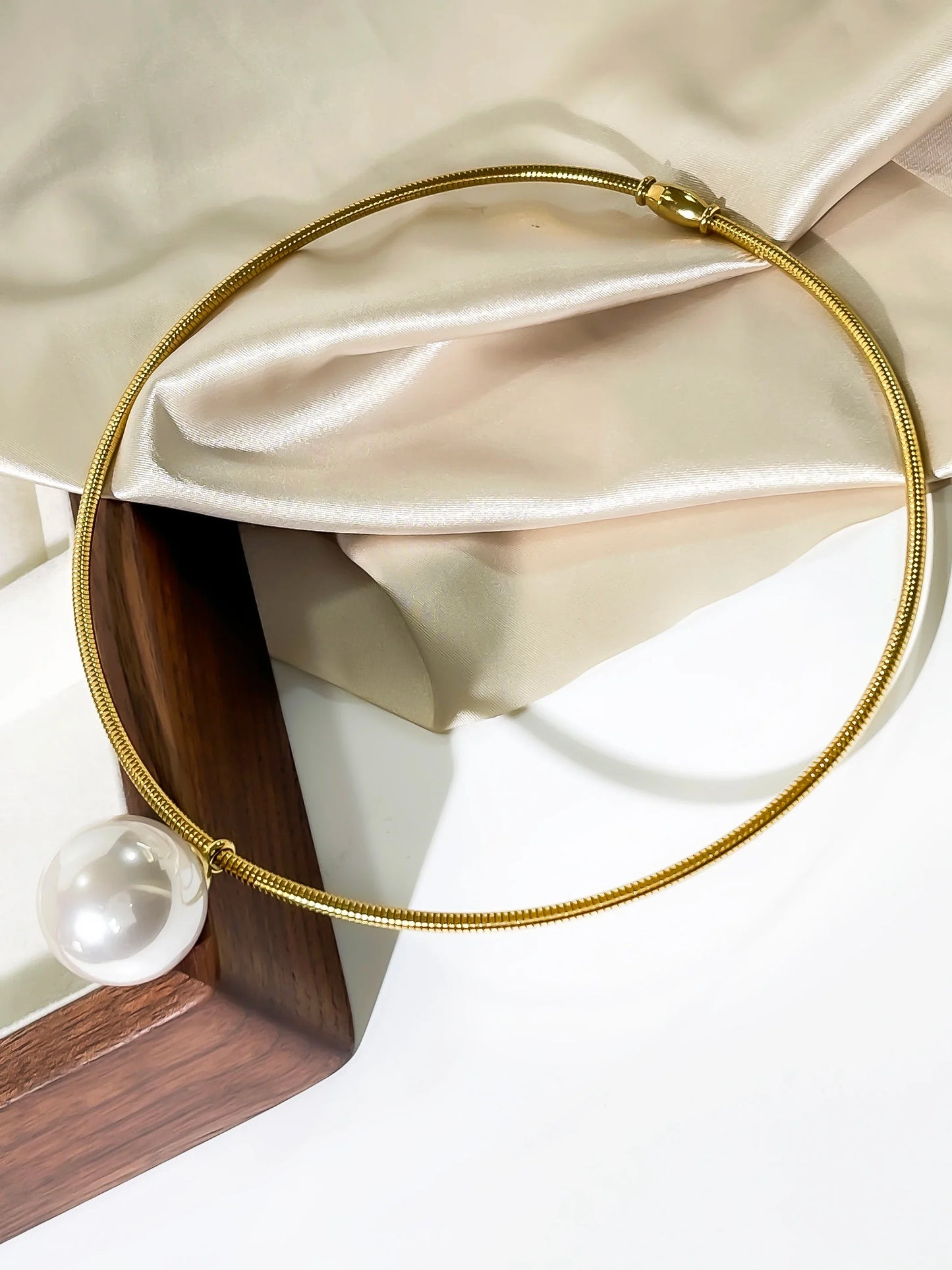 Peri'sbox Simple Imitation Pearl Globular Pendant Necklace for Women Stainless Steel Gold Plated Non-fade Hip-Hop Trendy Jewelry